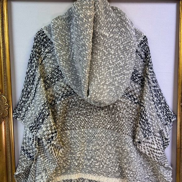 lovestitch Sweaters - Elegant Women's Knit Poncho - Black and Gray